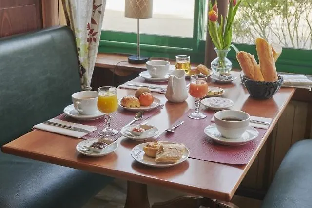 ** Hotel Hôtel du Lac Huelgoat France
